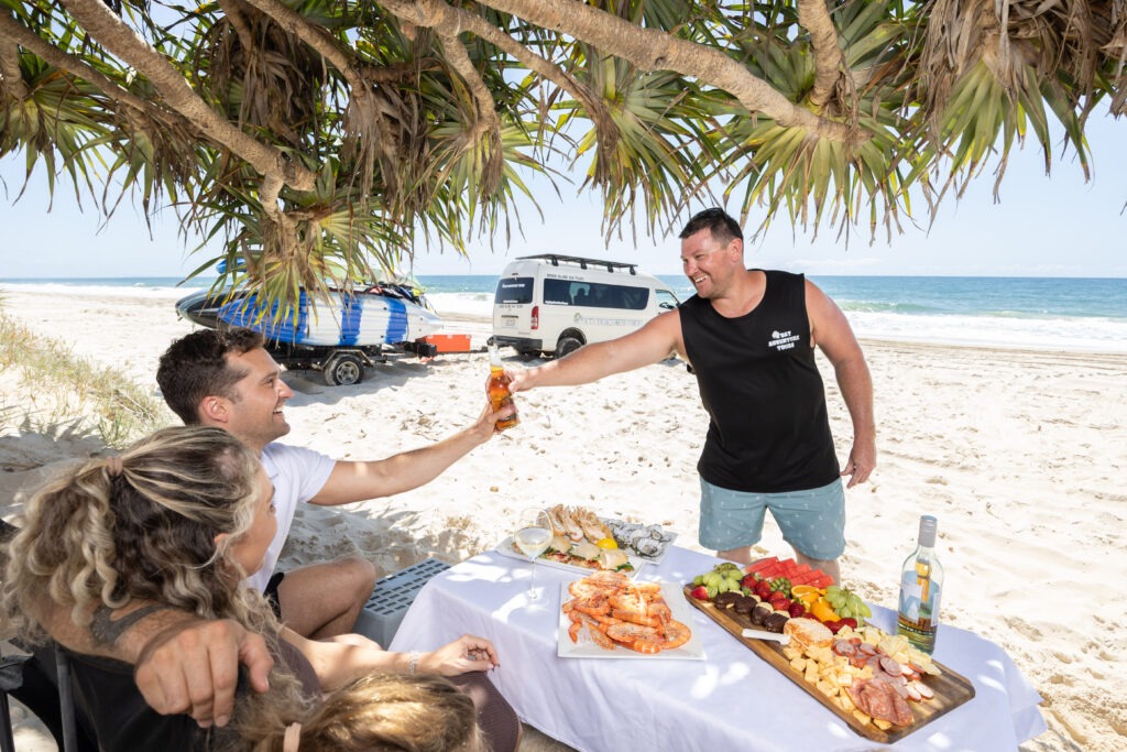 Private tours Beach picnic with seafood and drinks.